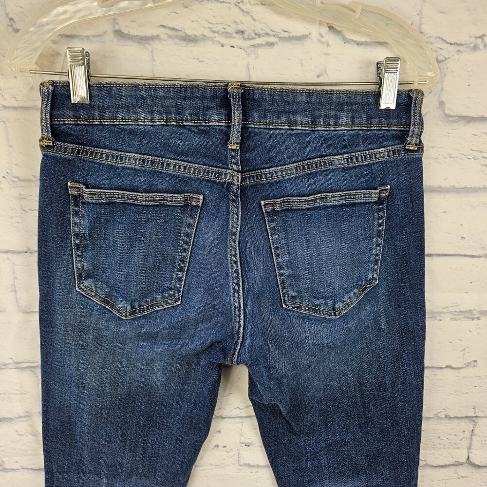 GAP Size 2 / 26s Short Girlfriend Jeans Medium Wash Mid Rise Stretch Womens - Picture 5 of 10